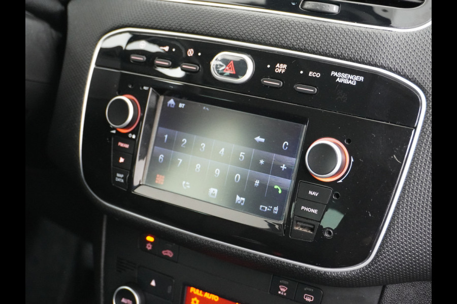 Fiat Punto Evo 100Pk 5Drs Navi Ecc Cruise Control Carkitt Pdc Bluetooth USB Lmv 16" City Steer Mistlampen Sempre 4X Elek.Raam + Elek.Spiegels 6-Versnellingen Blue&Me Dim.B.Spiegel 0.9 TwinAir Keurig onderhouden Fiat! Zeer Compleet!