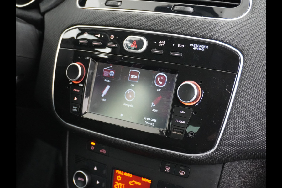Fiat Punto Evo 100Pk 5Drs Navi Ecc Cruise Control Carkitt Pdc Bluetooth USB Lmv 16" City Steer Mistlampen Sempre 4X Elek.Raam + Elek.Spiegels 6-Versnellingen Blue&Me Dim.B.Spiegel 0.9 TwinAir Keurig onderhouden Fiat! Zeer Compleet!