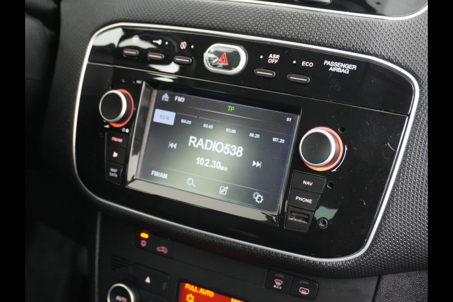 Fiat Punto Evo 100Pk 5Drs Navi Ecc Cruise Control Carkitt Pdc Bluetooth USB Lmv 16" City Steer Mistlampen Sempre 4X Elek.Raam + Elek.Spiegels 6-Versnellingen Blue&Me Dim.B.Spiegel 0.9 TwinAir Keurig onderhouden Fiat! Zeer Compleet!
