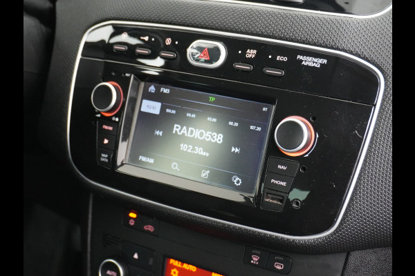 Fiat Punto Evo 100Pk 5Drs Navi Ecc Cruise Control Carkitt Pdc Bluetooth USB Lmv 16" City Steer Mistlampen Sempre 4X Elek.Raam + Elek.Spiegels 6-Versnellingen Blue&Me Dim.B.Spiegel 0.9 TwinAir Keurig onderhouden Fiat! Zeer Compleet!