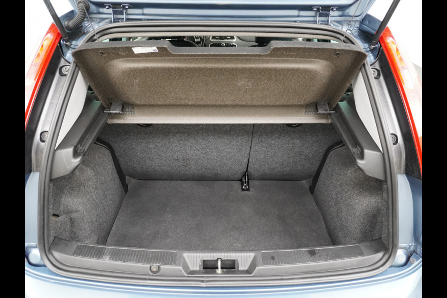 Fiat Punto Evo 100Pk 5Drs Navi Ecc Cruise Control Carkitt Pdc Bluetooth USB Lmv 16" City Steer Mistlampen Sempre 4X Elek.Raam + Elek.Spiegels 6-Versnellingen Blue&Me Dim.B.Spiegel 0.9 TwinAir Keurig onderhouden Fiat! Zeer Compleet!