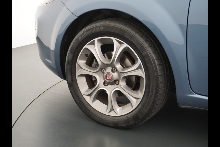 Fiat Punto Evo 100Pk 5Drs Navi Ecc Cruise Control Carkitt Pdc Bluetooth USB Lmv 16" City Steer Mistlampen Sempre 4X Elek.Raam + Elek.Spiegels 6-Versnellingen Blue&Me Dim.B.Spiegel 0.9 TwinAir Keurig onderhouden Fiat! Zeer Compleet!