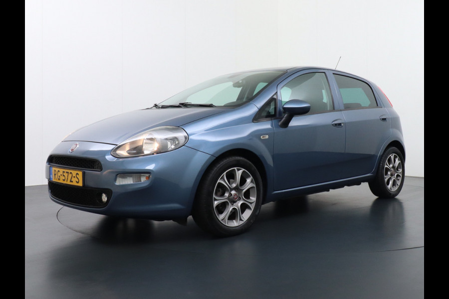 Fiat Punto Evo 100Pk 5Drs Navi Ecc Cruise Control Carkitt Pdc Bluetooth USB Lmv 16" City Steer Mistlampen Sempre 4X Elek.Raam + Elek.Spiegels 6-Versnellingen Blue&Me Dim.B.Spiegel 0.9 TwinAir Keurig onderhouden Fiat! Zeer Compleet!