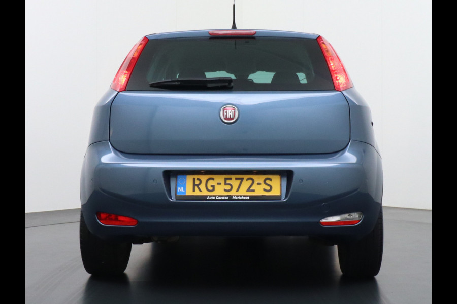 Fiat Punto Evo 100Pk 5Drs Navi Ecc Cruise Control Carkitt Pdc Bluetooth USB Lmv 16" City Steer Mistlampen Sempre 4X Elek.Raam + Elek.Spiegels 6-Versnellingen Blue&Me Dim.B.Spiegel 0.9 TwinAir Keurig onderhouden Fiat! Zeer Compleet!