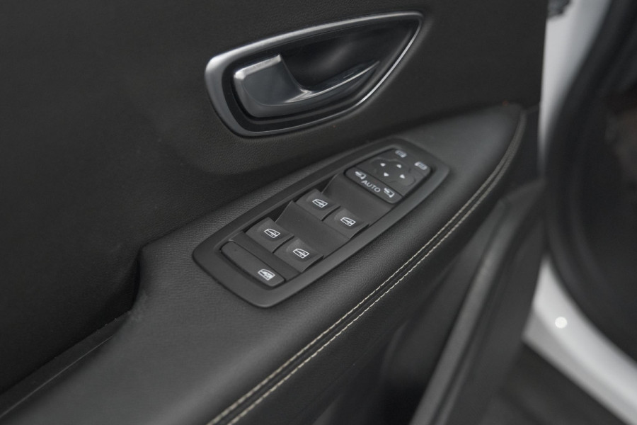 Renault Scénic TCe 140 Bose | Trekhaak | Camera | Dodehoekdetectie | Navigatie