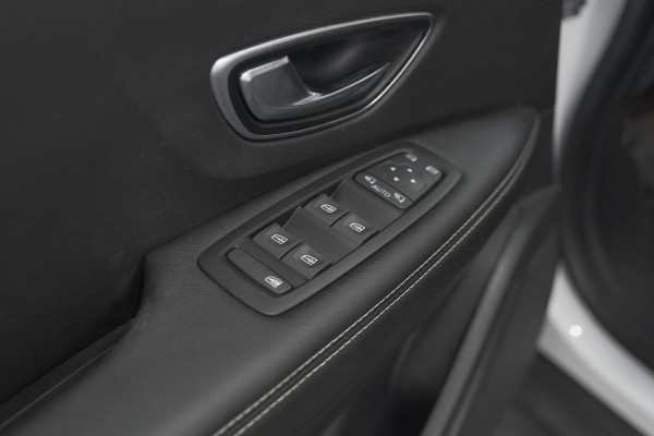 Renault Scénic TCe 140 Bose | Trekhaak | Camera | Dodehoekdetectie | Navigatie
