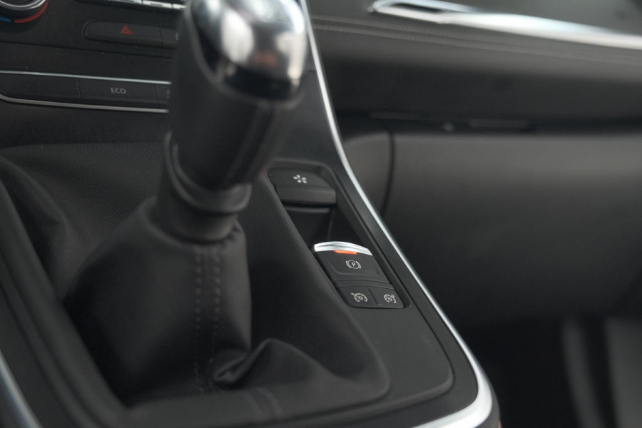Renault Scénic TCe 140 Bose | Trekhaak | Camera | Dodehoekdetectie | Navigatie