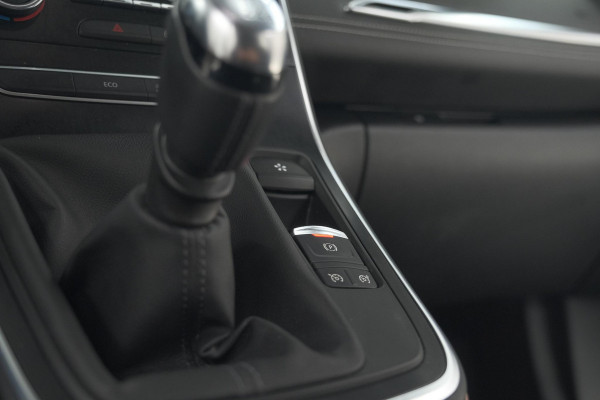Renault Scénic TCe 140 Bose | Trekhaak | Camera | Dodehoekdetectie | Navigatie