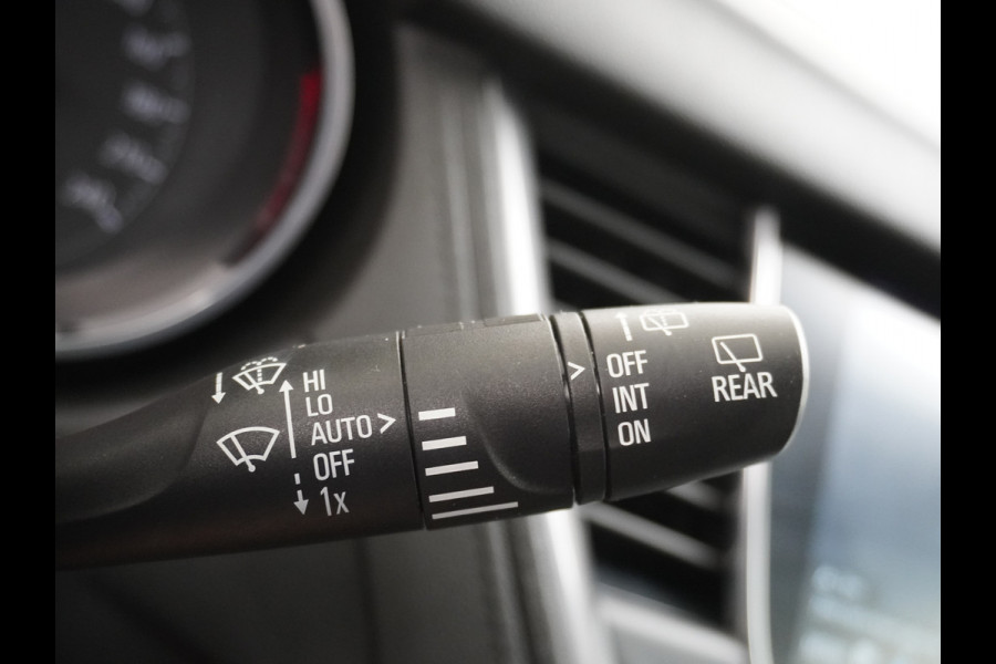 Opel Grandland X T131PK Autom. AGR-Comfort Stoelen Apple Carplay Android Auto Navi Ecc Elek.Achterklep Stuur/Stoelverwarming Cruise Control Pdc K Regen/Lichtsensor Dodehoeksensor Rijstrooksensor Verkeersbordlezer Winterpakket DAB+ Lmv 18" 1.2 Turbo 1e Eigenaar