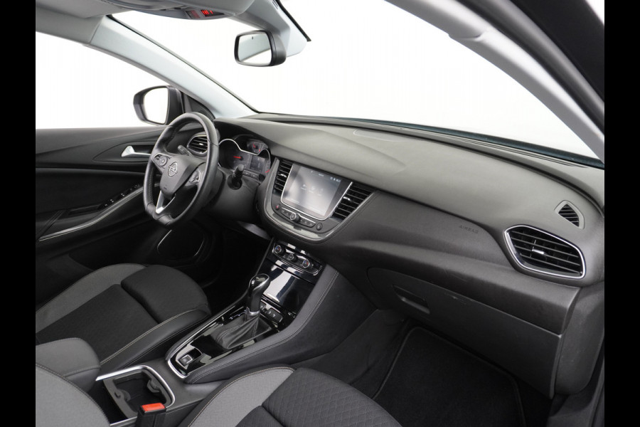 Opel Grandland X T131PK Autom. AGR-Comfort Stoelen Apple Carplay Android Auto Navi Ecc Elek.Achterklep Stuur/Stoelverwarming Cruise Control Pdc K Regen/Lichtsensor Dodehoeksensor Rijstrooksensor Verkeersbordlezer Winterpakket DAB+ Lmv 18" 1.2 Turbo 1e Eigenaar