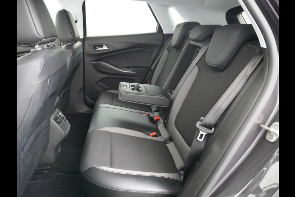 Opel Grandland X T131PK Autom. AGR-Comfort Stoelen Apple Carplay Android Auto Navi Ecc Elek.Achterklep Stuur/Stoelverwarming Cruise Control Pdc K Regen/Lichtsensor Dodehoeksensor Rijstrooksensor Verkeersbordlezer Winterpakket DAB+ Lmv 18" 1.2 Turbo 1e Eigenaar