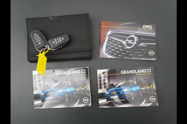 Opel Grandland X T131PK Autom. AGR-Comfort Stoelen Apple Carplay Android Auto Navi Ecc Elek.Achterklep Stuur/Stoelverwarming Cruise Control Pdc K Regen/Lichtsensor Dodehoeksensor Rijstrooksensor Verkeersbordlezer Winterpakket DAB+ Lmv 18" 1.2 Turbo 1e Eigenaar