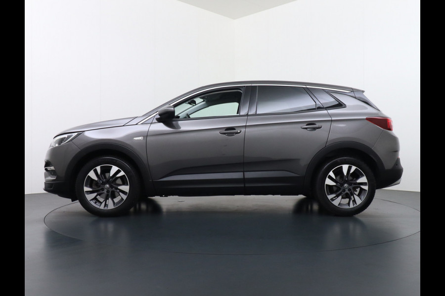 Opel Grandland X T131PK Autom. AGR-Comfort Stoelen Apple Carplay Android Auto Navi Ecc Elek.Achterklep Stuur/Stoelverwarming Cruise Control Pdc K Regen/Lichtsensor Dodehoeksensor Rijstrooksensor Verkeersbordlezer Winterpakket DAB+ Lmv 18" 1.2 Turbo 1e Eigenaar