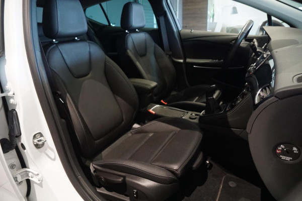 Opel Astra 1.6 Turbo Business Executive 200PK