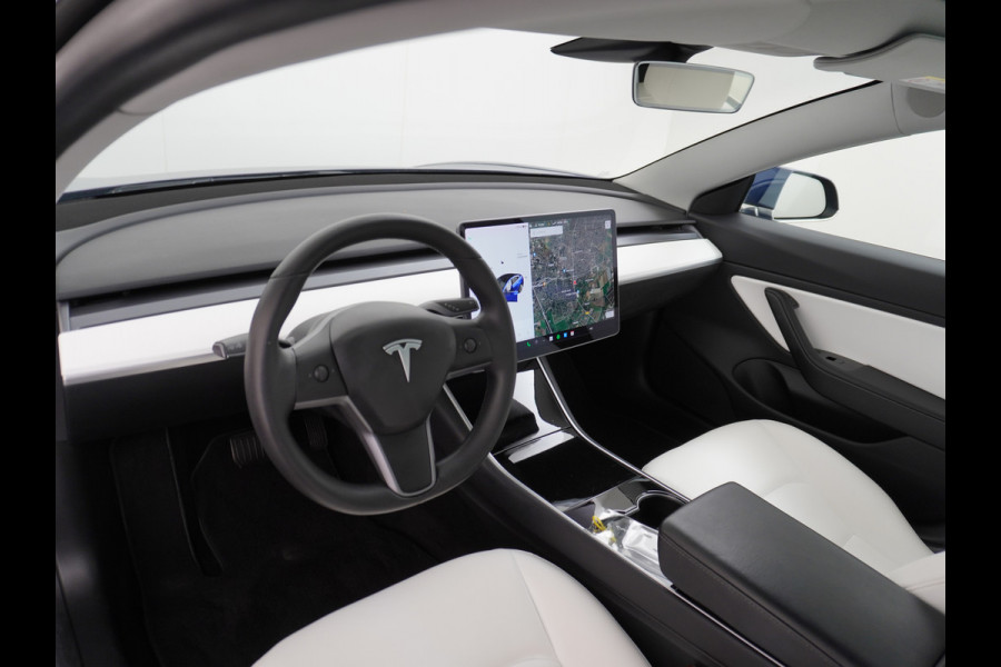 Tesla Model 3 Long Range AWD 75kWh 463PK Lmv 19" Ivoor Interieur FSD-Full Self Driving Computer-3 Premium Audio 4wd AutoPilot Panoramadak Came Stoel en achterbank verwarming Electr.Stoelen+Memory+Easy-Entry WiFi Origineel Nederlandse auto Grootste accu Tot 16,5kwh thuis laden. Accu/Motor Garantie tot 29-12-2027 max 192.000km