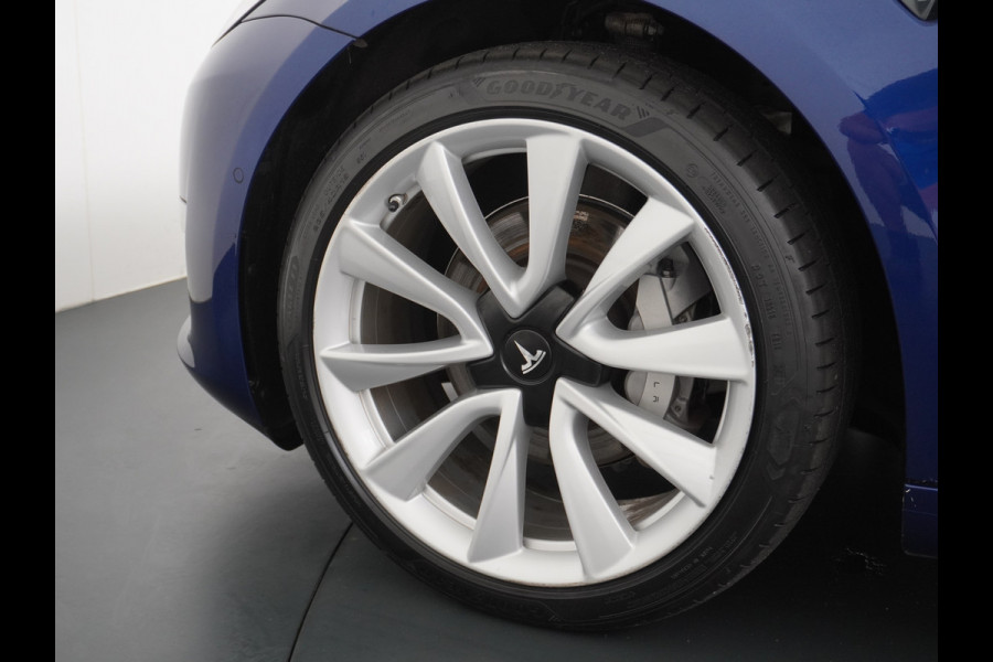 Tesla Model 3 Long Range AWD 75kWh 463PK Lmv 19" Ivoor Interieur FSD-Full Self Driving Computer-3 Premium Audio 4wd AutoPilot Panoramadak Came Stoel en achterbank verwarming Electr.Stoelen+Memory+Easy-Entry WiFi Origineel Nederlandse auto Grootste accu Tot 16,5kwh thuis laden. Accu/Motor Garantie tot 29-12-2027 max 192.000km