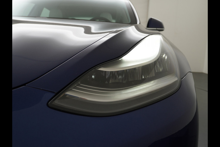 Tesla Model 3 Long Range AWD 75kWh 463PK Lmv 19" Ivoor Interieur FSD-Full Self Driving Computer-3 Premium Audio 4wd AutoPilot Panoramadak Came Stoel en achterbank verwarming Electr.Stoelen+Memory+Easy-Entry WiFi Origineel Nederlandse auto Grootste accu Tot 16,5kwh thuis laden. Accu/Motor Garantie tot 29-12-2027 max 192.000km
