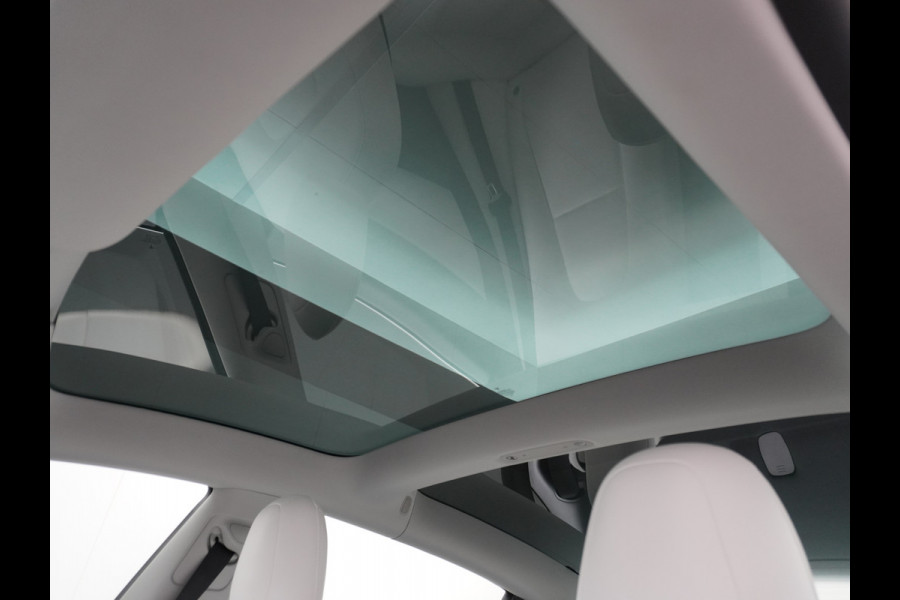 Tesla Model 3 Long Range AWD 75kWh 463PK Lmv 19" Ivoor Interieur FSD-Full Self Driving Computer-3 Premium Audio 4wd AutoPilot Panoramadak Came Stoel en achterbank verwarming Electr.Stoelen+Memory+Easy-Entry WiFi Origineel Nederlandse auto Grootste accu Tot 16,5kwh thuis laden. Accu/Motor Garantie tot 29-12-2027 max 192.000km