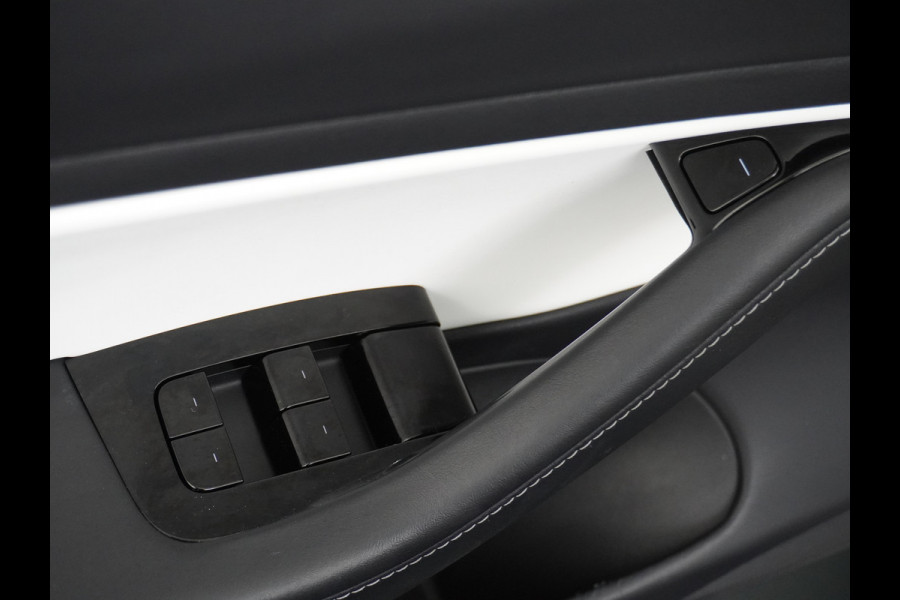 Tesla Model 3 Long Range AWD 75kWh 463PK Lmv 19" Ivoor Interieur FSD-Full Self Driving Computer-3 Premium Audio 4wd AutoPilot Panoramadak Came Stoel en achterbank verwarming Electr.Stoelen+Memory+Easy-Entry WiFi Origineel Nederlandse auto Grootste accu Tot 16,5kwh thuis laden. Accu/Motor Garantie tot 29-12-2027 max 192.000km