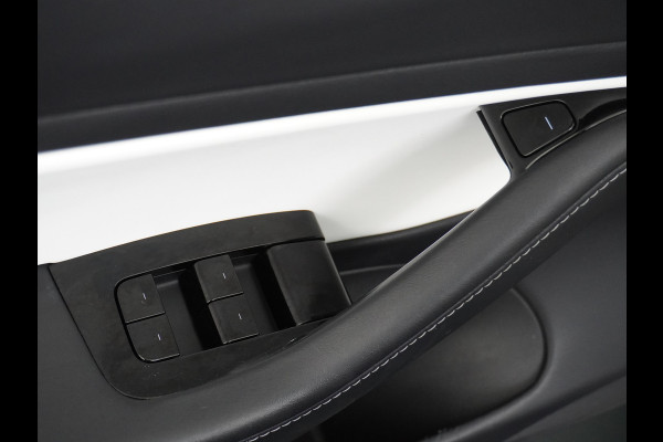 Tesla Model 3 Long Range AWD 75kWh 463PK Lmv 19" Ivoor Interieur FSD-Full Self Driving Computer-3 Premium Audio 4wd AutoPilot Panoramadak Came Stoel en achterbank verwarming Electr.Stoelen+Memory+Easy-Entry WiFi Origineel Nederlandse auto Grootste accu Tot 16,5kwh thuis laden. Accu/Motor Garantie tot 29-12-2027 max 192.000km