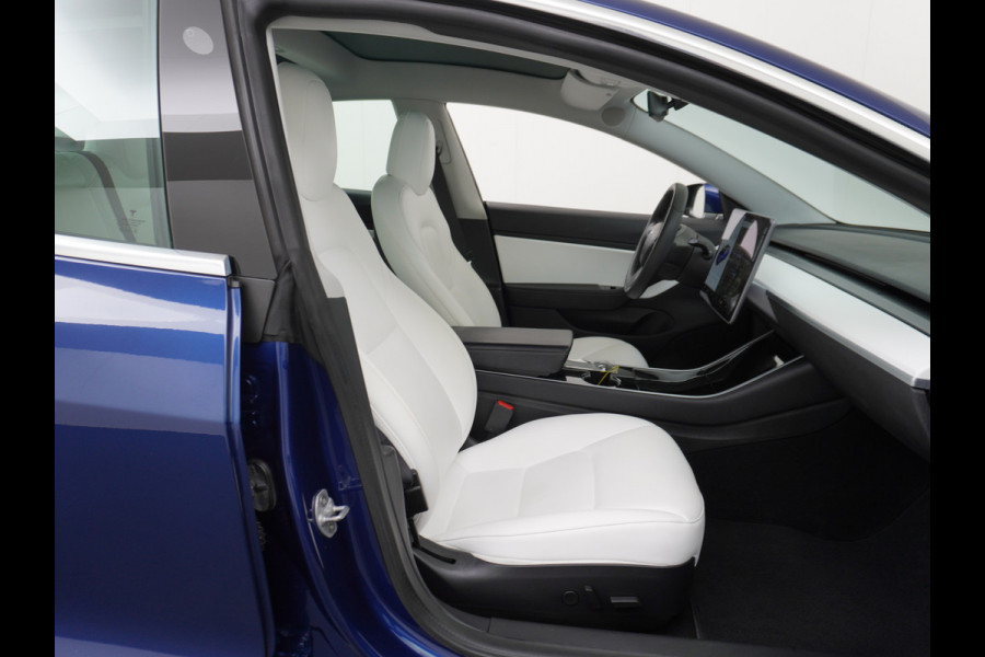 Tesla Model 3 Long Range AWD 75kWh 463PK Lmv 19" Ivoor Interieur FSD-Full Self Driving Computer-3 Premium Audio 4wd AutoPilot Panoramadak Came Stoel en achterbank verwarming Electr.Stoelen+Memory+Easy-Entry WiFi Origineel Nederlandse auto Grootste accu Tot 16,5kwh thuis laden. Accu/Motor Garantie tot 29-12-2027 max 192.000km