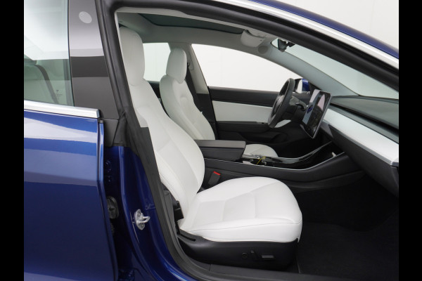 Tesla Model 3 Long Range AWD 75kWh 463PK Lmv 19" Ivoor Interieur FSD-Full Self Driving Computer-3 Premium Audio 4wd AutoPilot Panoramadak Came Stoel en achterbank verwarming Electr.Stoelen+Memory+Easy-Entry WiFi Origineel Nederlandse auto Grootste accu Tot 16,5kwh thuis laden. Accu/Motor Garantie tot 29-12-2027 max 192.000km