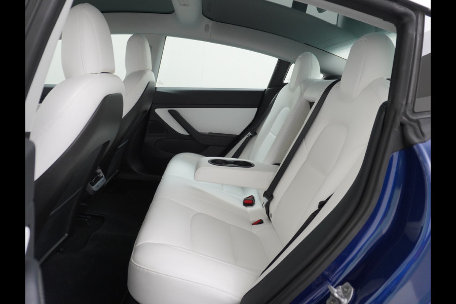 Tesla Model 3 Long Range AWD 75kWh 463PK Lmv 19" Ivoor Interieur FSD-Full Self Driving Computer-3 Premium Audio 4wd AutoPilot Panoramadak Came Stoel en achterbank verwarming Electr.Stoelen+Memory+Easy-Entry WiFi Origineel Nederlandse auto Grootste accu Tot 16,5kwh thuis laden. Accu/Motor Garantie tot 29-12-2027 max 192.000km