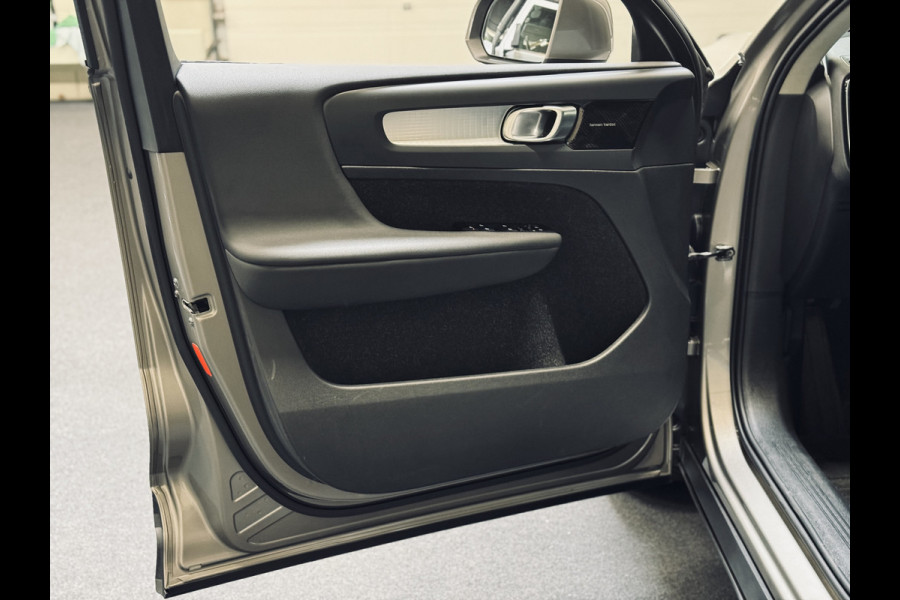Volvo XC40 1.5 T2 Inscription Expr. Aut. | 19" | harman/kardon | Keyless | Camera