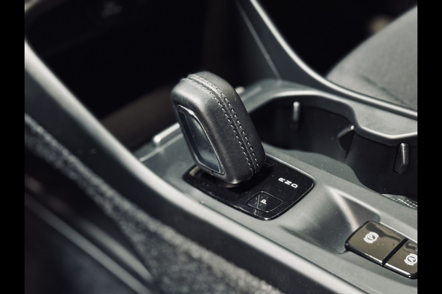 Volvo XC40 1.5 T2 Inscription Expr. Aut. | 19" | harman/kardon | Keyless | Camera