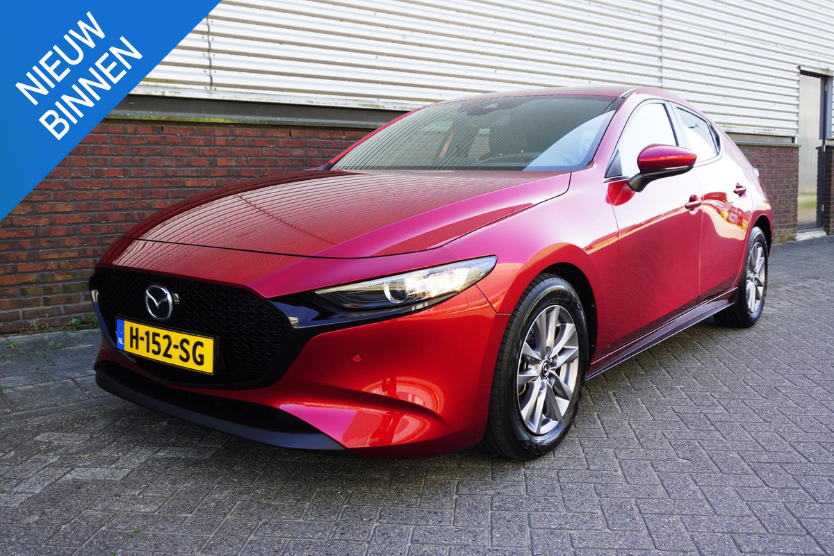 Mazda 3 2.0 e-SkyActiv-X M Hybrid 180/Leer/Head-Up/Bose /Dealeronderhouden. Mazda 3 2.0 e-SkyActiv-X M Hybrid 180/Leer/Head-Up/Bose /Dealeronderhouden.