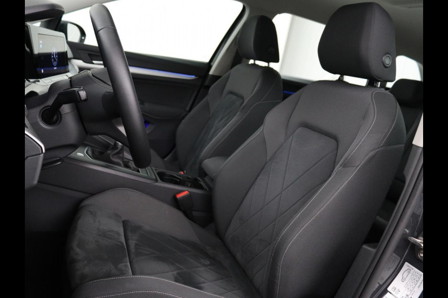 Volkswagen GOLF Variant 1.0 TSI Life Business | Trekhaak | Sfeerverlichting | Apple CarPlay | Stoelverwarming | Cruise Control Adaptief | Navigatie | LMV