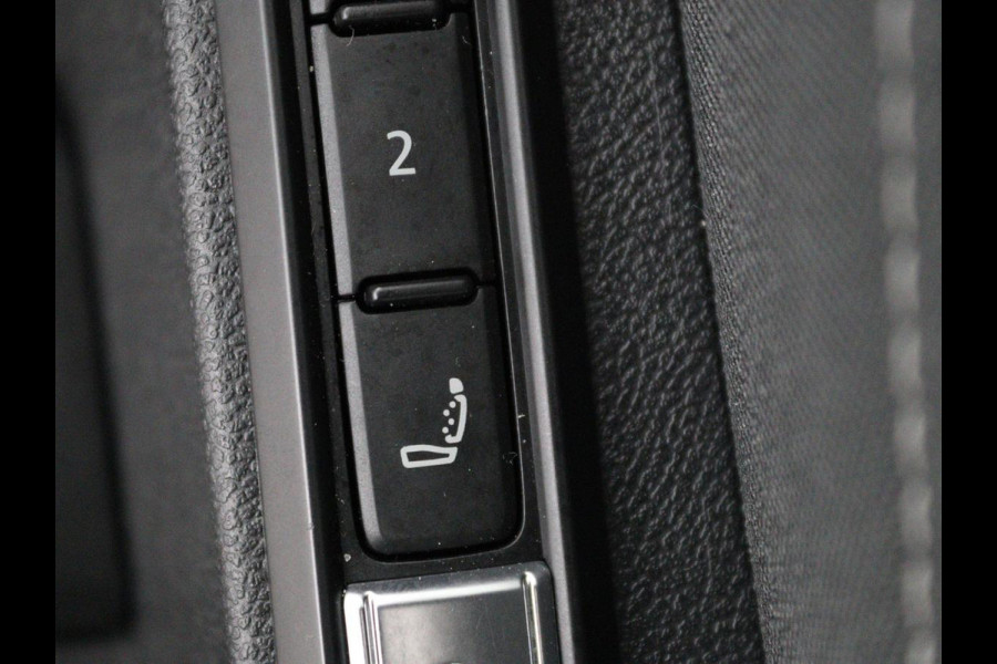 Volkswagen GOLF Variant 1.0 TSI Life Business | Trekhaak | Sfeerverlichting | Apple CarPlay | Stoelverwarming | Cruise Control Adaptief | Navigatie | LMV