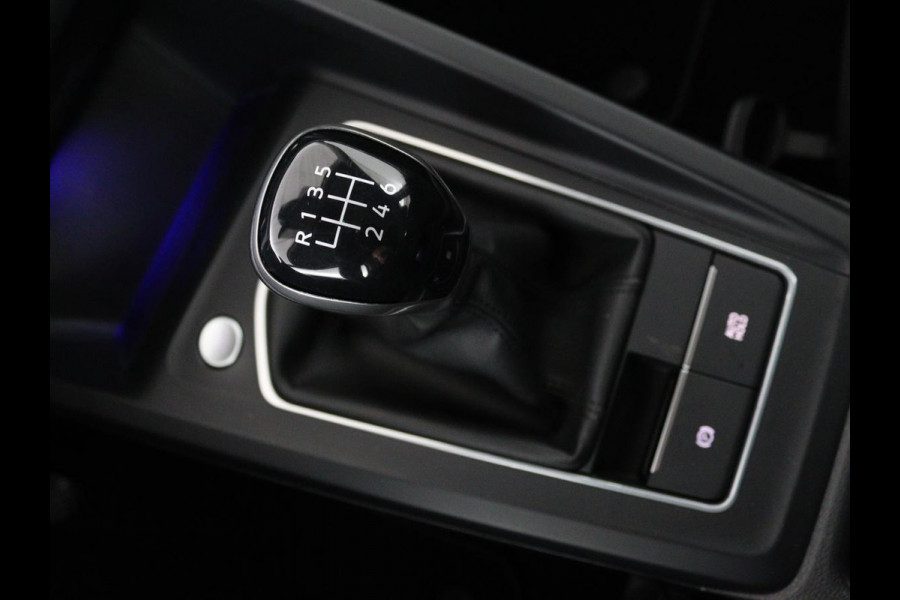 Volkswagen GOLF Variant 1.0 TSI Life Business | Trekhaak | Sfeerverlichting | Apple CarPlay | Stoelverwarming | Cruise Control Adaptief | Navigatie | LMV