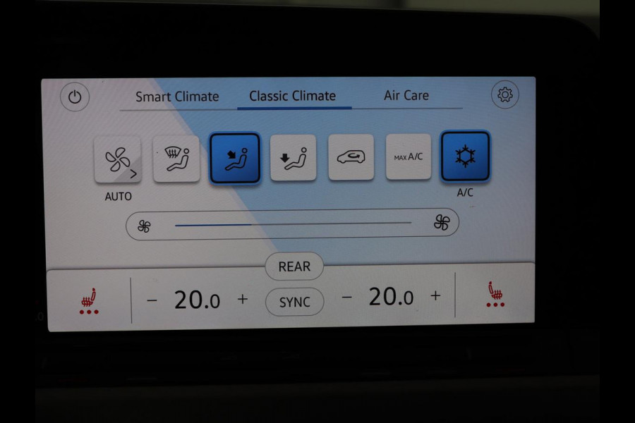 Volkswagen GOLF Variant 1.0 TSI Life Business | Trekhaak | Sfeerverlichting | Apple CarPlay | Stoelverwarming | Cruise Control Adaptief | Navigatie | LMV