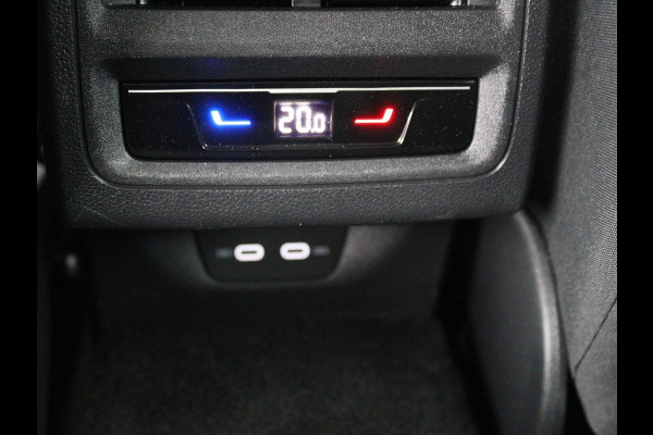 Volkswagen GOLF Variant 1.0 TSI Life Business | Trekhaak | Sfeerverlichting | Apple CarPlay | Stoelverwarming | Cruise Control Adaptief | Navigatie | LMV