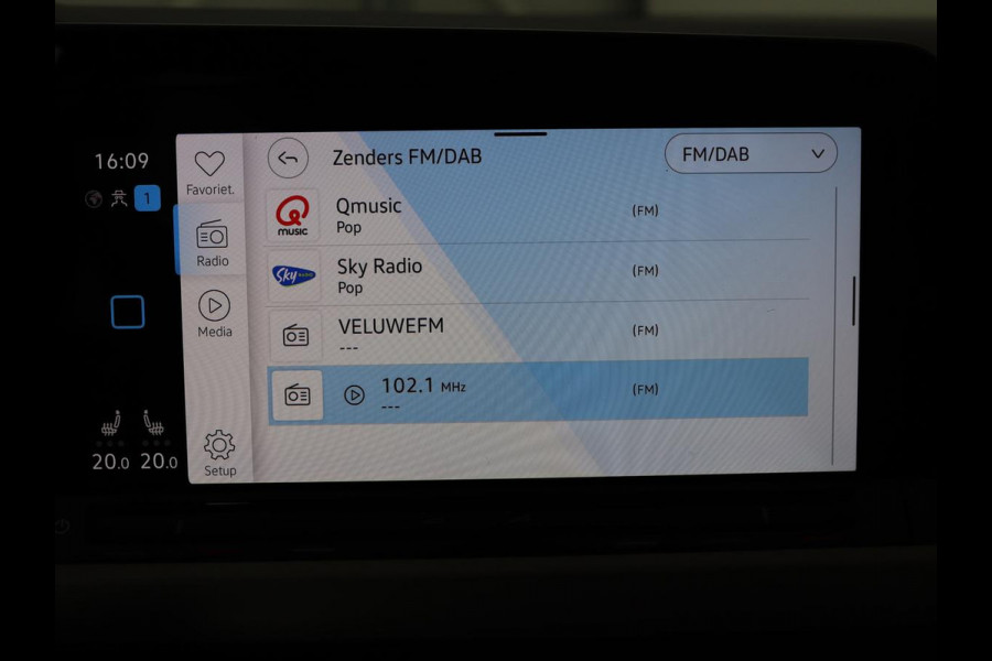 Volkswagen GOLF Variant 1.0 TSI Life Business | Trekhaak | Sfeerverlichting | Apple CarPlay | Stoelverwarming | Cruise Control Adaptief | Navigatie | LMV