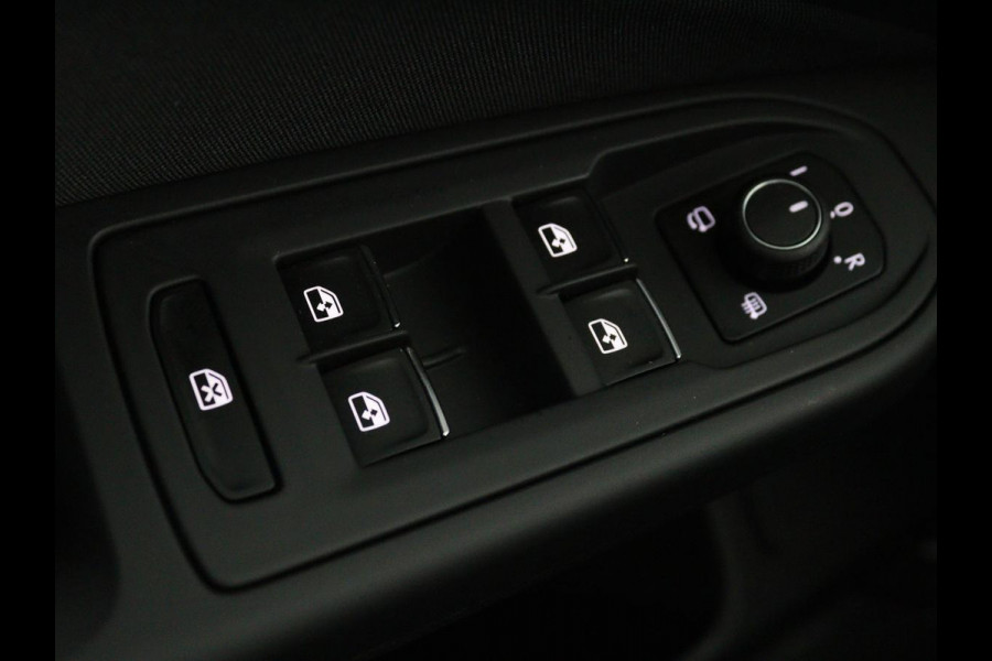 Volkswagen GOLF Variant 1.0 TSI Life Business | Trekhaak | Sfeerverlichting | Apple CarPlay | Stoelverwarming | Cruise Control Adaptief | Navigatie | LMV