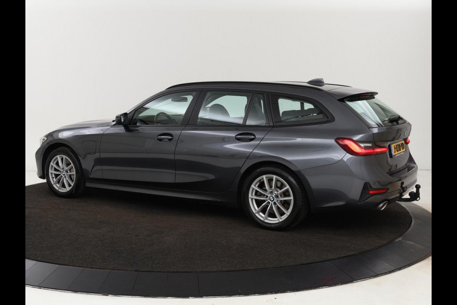 BMW 3 Serie Touring 330e eDrive Edition | Trekhaak | Leder | Apple CarPlay | Navigatie | Stoelverwarming | Cruise Control | LMV