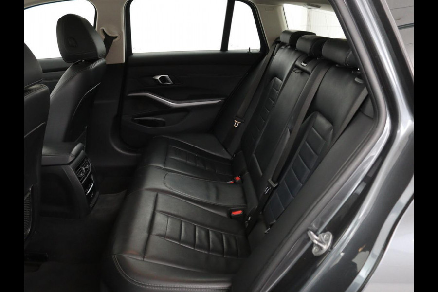 BMW 3 Serie Touring 330e eDrive Edition | Trekhaak | Leder | Apple CarPlay | Navigatie | Stoelverwarming | Cruise Control | LMV