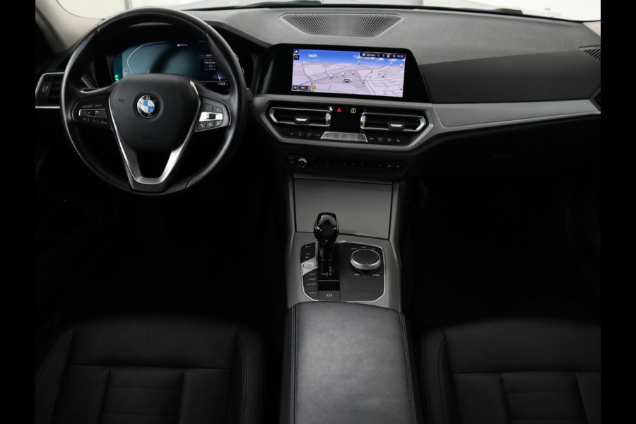 BMW 3 Serie Touring 330e eDrive Edition | Trekhaak | Leder | Apple CarPlay | Navigatie | Stoelverwarming | Cruise Control | LMV