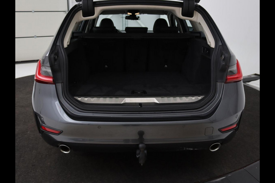 BMW 3 Serie Touring 330e eDrive Edition | Trekhaak | Leder | Apple CarPlay | Navigatie | Stoelverwarming | Cruise Control | LMV