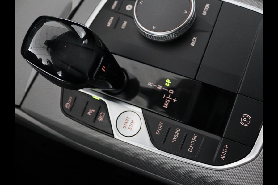 BMW 3 Serie Touring 330e eDrive Edition | Trekhaak | Leder | Apple CarPlay | Navigatie | Stoelverwarming | Cruise Control | LMV