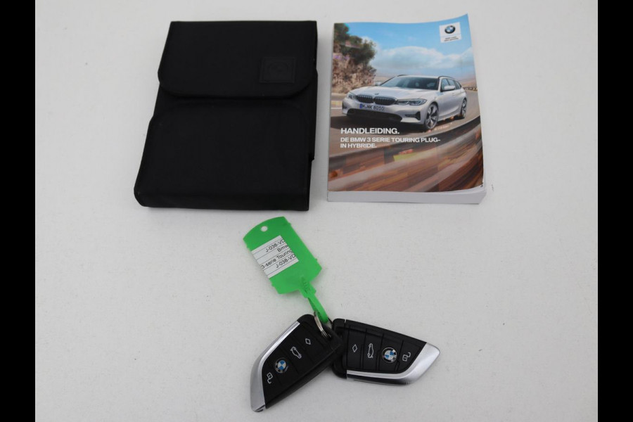 BMW 3 Serie Touring 330e eDrive Edition | Trekhaak | Leder | Apple CarPlay | Navigatie | Stoelverwarming | Cruise Control | LMV