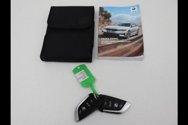 BMW 3 Serie Touring 330e eDrive Edition | Trekhaak | Leder | Apple CarPlay | Navigatie | Stoelverwarming | Cruise Control | LMV