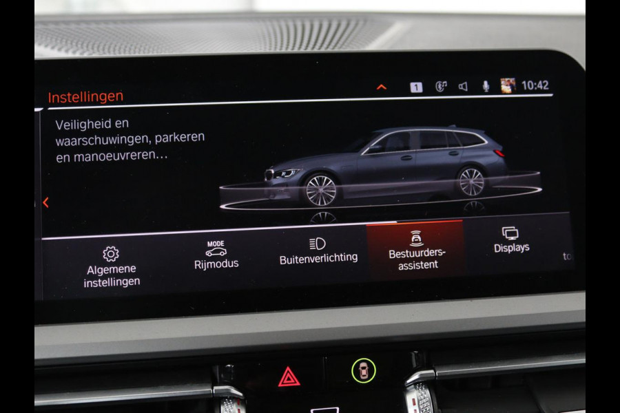 BMW 3 Serie Touring 330e eDrive Edition | Trekhaak | Leder | Apple CarPlay | Navigatie | Stoelverwarming | Cruise Control | LMV
