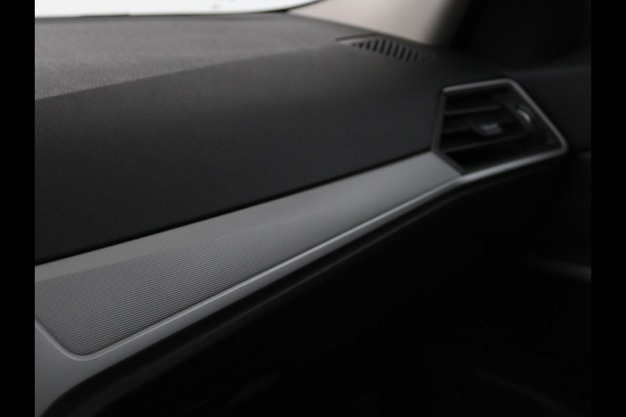 BMW 3 Serie Touring 330e eDrive Edition | Trekhaak | Leder | Apple CarPlay | Navigatie | Stoelverwarming | Cruise Control | LMV