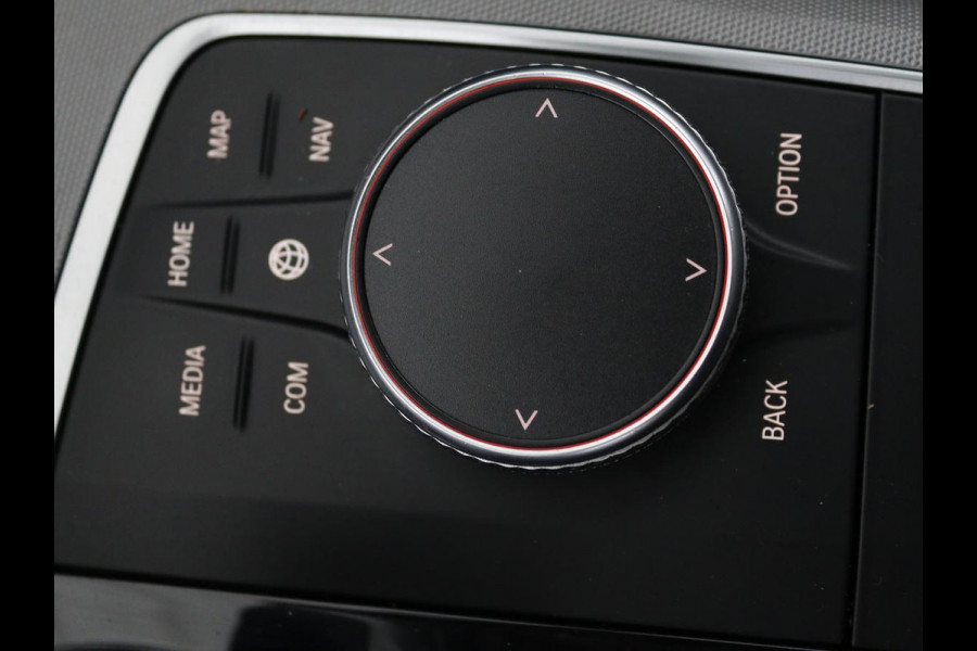 BMW 3 Serie Touring 330e eDrive Edition | Trekhaak | Leder | Apple CarPlay | Navigatie | Stoelverwarming | Cruise Control | LMV