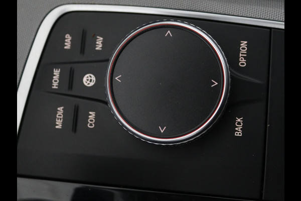 BMW 3 Serie Touring 330e eDrive Edition | Trekhaak | Leder | Apple CarPlay | Navigatie | Stoelverwarming | Cruise Control | LMV
