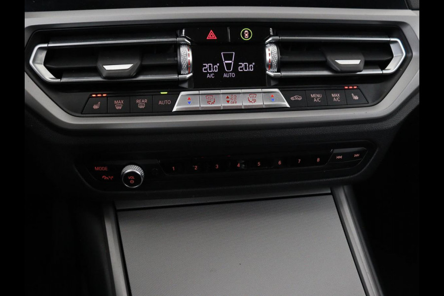 BMW 3 Serie Touring 330e eDrive Edition | Trekhaak | Leder | Apple CarPlay | Navigatie | Stoelverwarming | Cruise Control | LMV