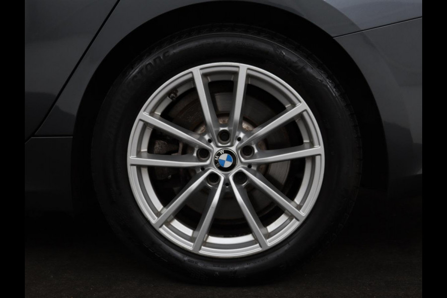 BMW 3 Serie Touring 330e eDrive Edition | Trekhaak | Leder | Apple CarPlay | Navigatie | Stoelverwarming | Cruise Control | LMV